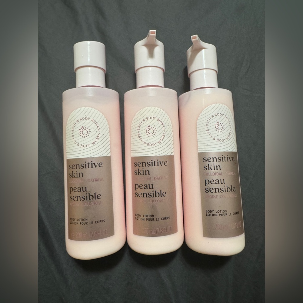 Bath & Body works Sensitive Skin with Collodial Oatmeal Body Lotion - 230 ml x3